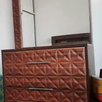 چهار کشو همراه با دو اینه