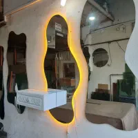 آیینه دفرمه بکلایت باکس کشودار روی آینه