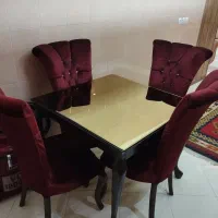 میز ناهار خوری ۴ نفره کاملا تمیز و سالم