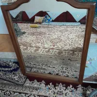 آینه با قاب چوبی