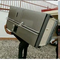 کارگر حمل اثاثیه منزل وسایل های سنگین و حساس