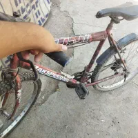 دوچرخه|دوچرخه، اسکیت، اسکوتر|میانه, |دیوار