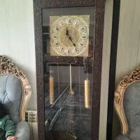 ساعت ایستاده فوق العاده تمیز و در حد نو