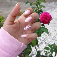 خدمات کاشت ناخن با قیمت مناسب