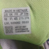 یک جفت کتونی اورجینال سایز۴۴شماره سریالدار