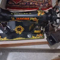 چرخ خیاطی انتیک ژانومه و ظروف شیشه قدیمی