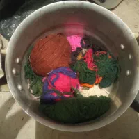 تعدادی نخ برای بافت قالیچه|لوازم خیاطی و بافتنی|بیرجند, |دیوار