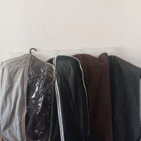 چهار عدد کت و شلوار مردانه در رنگهای مختلف