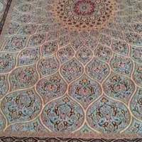 فرش نایینی رنگ زمینه فیروزه ای طرح گنبد