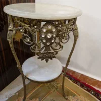میز تلفن برنزی