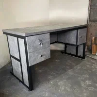 میز تحریر و کامپیوتر