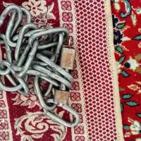 قفل کتابی با زنحیر