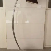 آباژور ایستاده