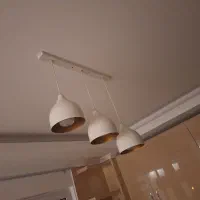 تعدادی لوازم منزل|ظروف پخت‌وپز|کیش, |دیوار