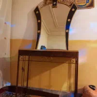 اینه و میز ارایشگاه