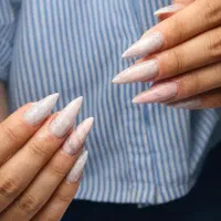 کاشت ناخن فقط ۳۵۰ +لنز رایگان