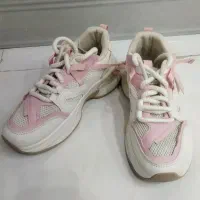 کفش اسپرت دخترانه در حد نو