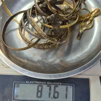 طلای شکسته  ۵۰ زیر تابلو