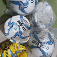 توپ و کفش ورزشی