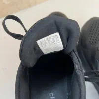 کتونی|کیف، کفش، کمربند|میانه, |دیوار