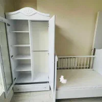 تخت نوزاد با کمد تخت ۱نفره ویک تخت ۲نفره و۲عددفرش