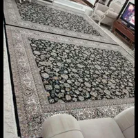 دو عدد قالی درحدود ۹ متری.و یک عدد قالی ۶ متری