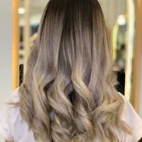 تخفیف ویژه رنگ و لایت و تراپی مو