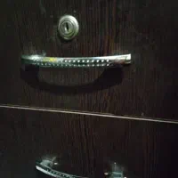 میزاداری وشش عدد صندلی چوبی