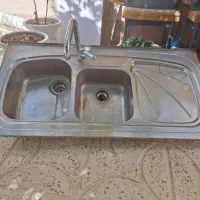 سینک تمیز همراه شیر درجه یک و نو