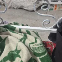 تخت آهنی ۲در ۲ونیم متر