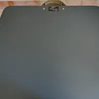 میز فابریک تلویزیون سونی مدل DA292 و کنترل آن.