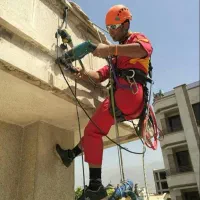 خدمات پیچ ورولپلاک سنگ نمای ساختمان با طناب