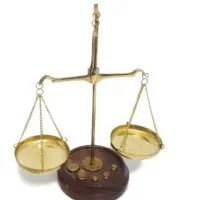 ترازوی برنجی عدالت