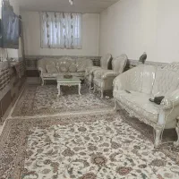 فروش یک واحدمسکونی درب ساخت همراه بامغازه تجاری