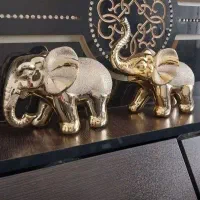 مجسمه و گلدان طلایی