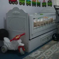 تخت کودک و صندلی ماشین