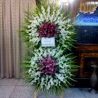 تاج گل های ترحیم ختم جلوی مسجد جلوی تالار سرمزار