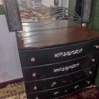 میز آرایش بدنه فلزی محکم و جادار