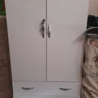 کمد دو دره سفید و دراور شیش کشو