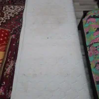 تشک تخت کاملا سالم وتمیزز یکم قدیمی