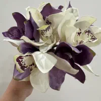 گل مصنوعی تمیز و کم کارکرد