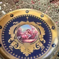 میوه خوری کنار سالنی