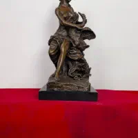 مجسمه برنز دختر و مرغابی برنزی