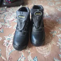 کفش‌کار و لباس کار