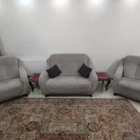 مبل ۴ نفره کاملا سالم و تمیز رنگ طوسی|مبلمان خانگی و میز عسلی|کرج, منطقه ویژه اقتصادی پیام|دیوار