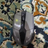 یک عدد موس کامپیوترو کیبورد