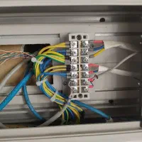 برقکار و عیب یابی برق خانه و آیفون و دوربین و...