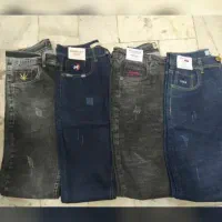 نیروی خانوم بسته بندی شلوار جین