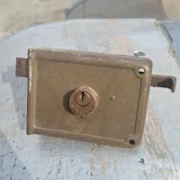 قفل درب ساختمان وباغ
