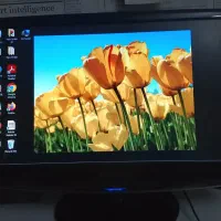 کامپیوتر  با میز